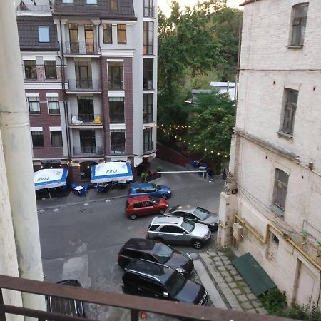 Old Town - Andrew Descent Aparthotel Kyiv Exterior photo
